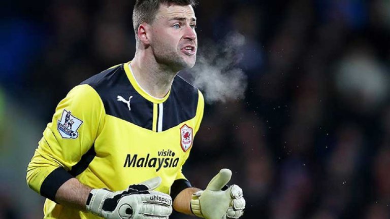 1. Дейвид Маршъл (Кардиф). Странен избор, при условие, че тимът изпадна, а Маршъл допусна средно по 1,97 гола на мач. Но статистиките издават, че вратарят на Кардиф е с 99 процента (!) успеваемост при излизанията за високи топки, а е спасил и по 3,49 средно на мач от т.нар. "голови възможности". Пред него по спасявания са само Симон Миноле (Ливърпул) и Асмир Бегович (Стоук).