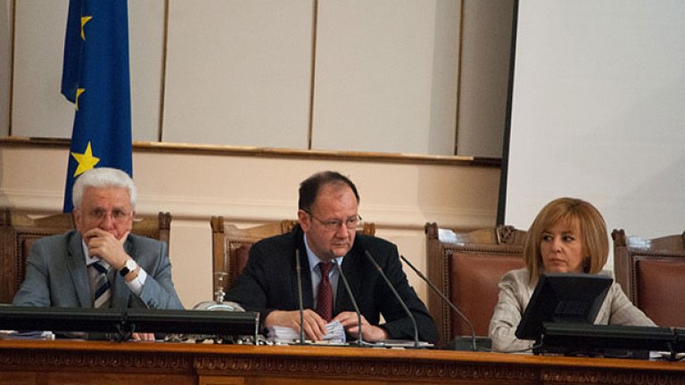 Председателят на парламента Михаил Миков реши да преброи депутатите за кворум