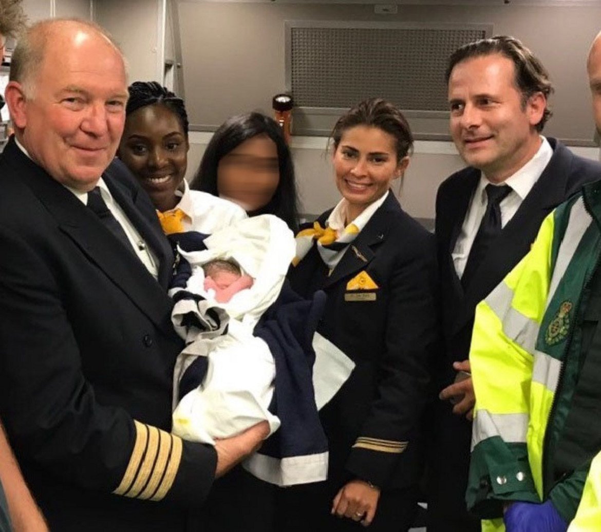 Бебето, родило се в самолет на Lufthansa, е българче