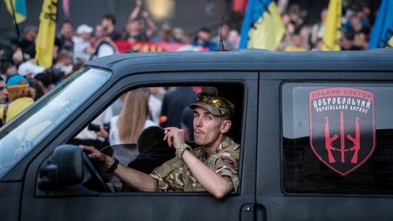 Според обяснението на активистите на "Десен сектор" конфликтът избухнал заради контрола на контрабанден канал