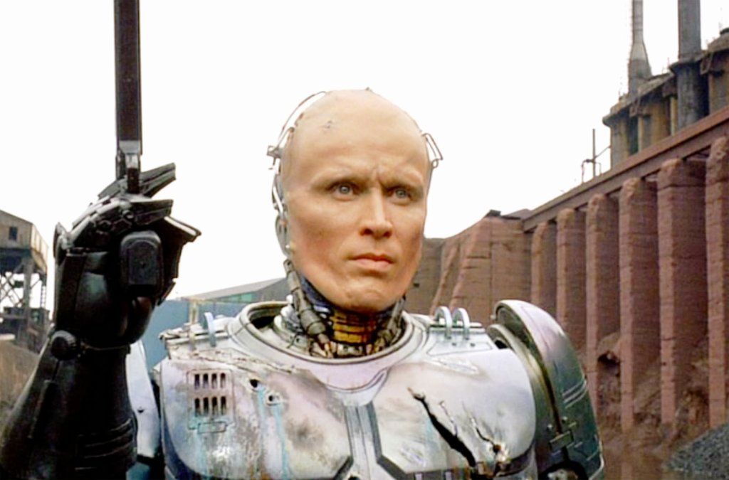 \"RoboCop\" 
Ако сте по-млад, Питър Уелър едва ли е вашият Робокоп, но този филм е изпълнен с толкова кофи кръв, че спокойно може и да стане. Една от най-страшните убийства е на Мърфи, образа на Уелър преди да се превърне в робот, когато е взривен на