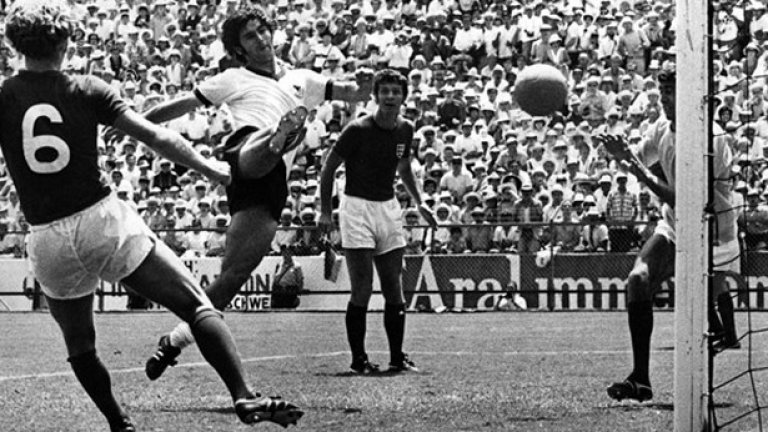 8. Герд Мюлер (Германия): Човекът за малките голове или Бомбардирът на нацията. С бедра като стълбове, той вкарваше голове от невъзможни позиции и с всяка част от тялото. Повечето от съвсем близо. Победният му гол за титлата срещу Холандия през 1974 г. е типичен пример. Общо: 2 първенства, 13 мача, 14 гола.