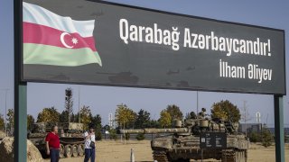 Според Баку това е антитерористична операция, докато местните арменци се опасяват от етническо прочистване на региона