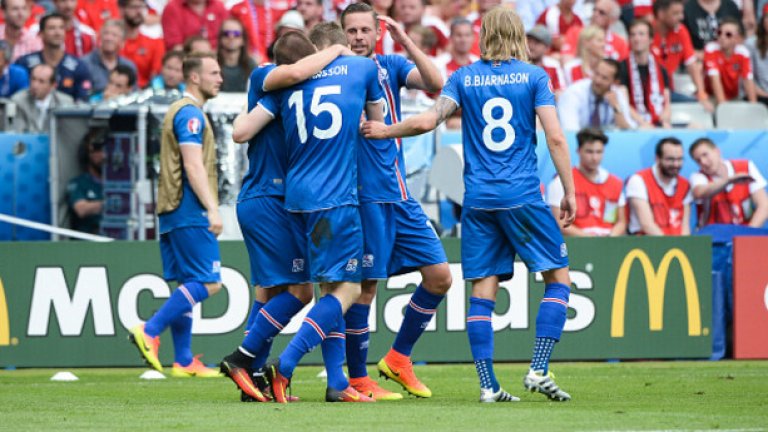 Исландия победи с 2:1 след гол в добавеното време и зае втората позиция в група F.
