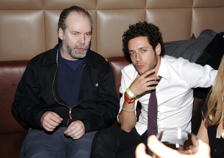 Дъглас Копланд (вляво) с актьора Паоло Констанцо