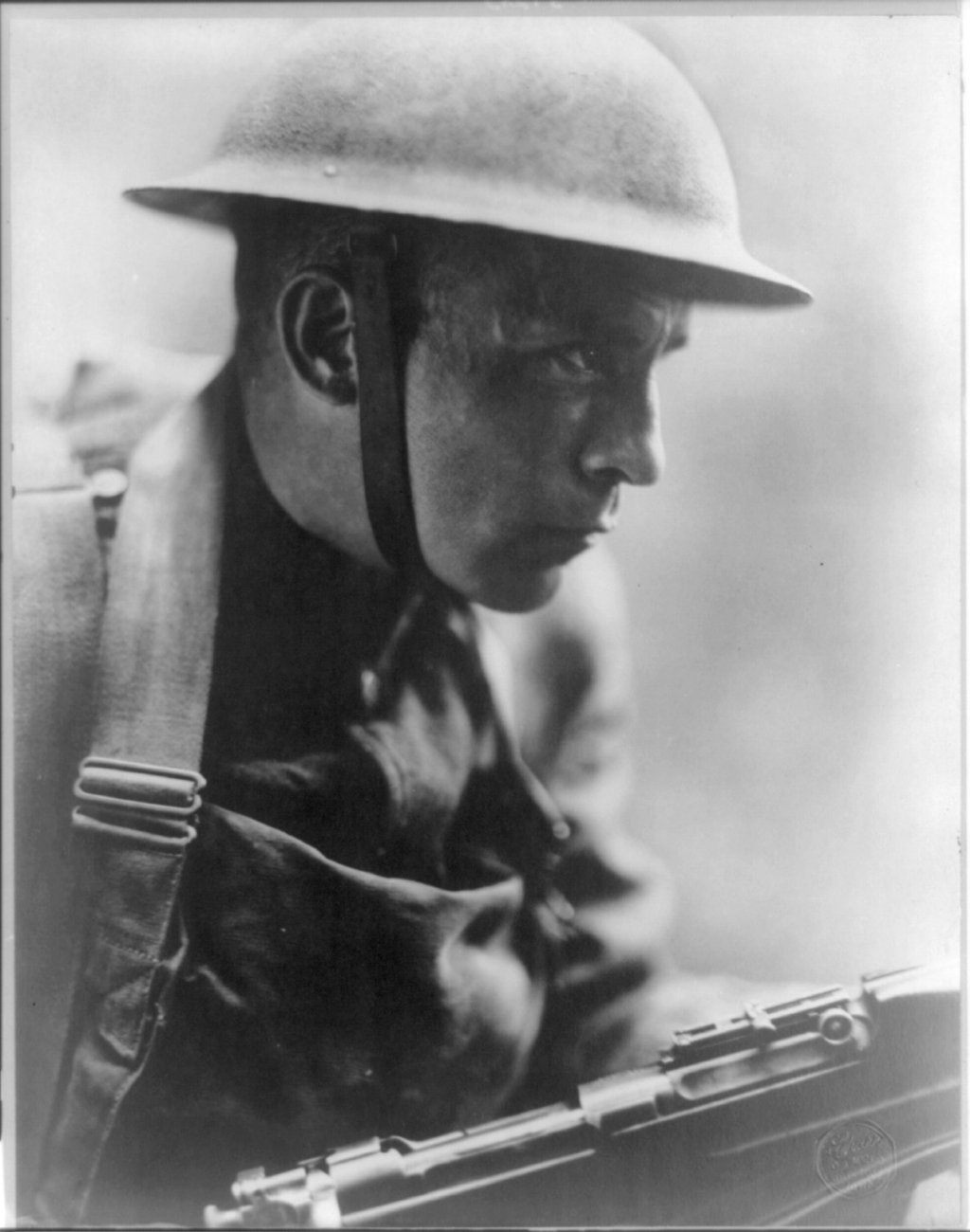 _Over_the_top__(close-up_of_doughboy_in_full_combat_dress)_LCCN2016647189