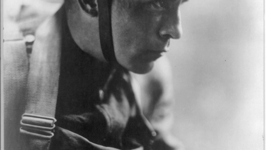 _Over_the_top__(close-up_of_doughboy_in_full_combat_dress)_LCCN2016647189