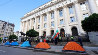 Демонстрацията цели да попречи на главния прокурор да влезе в сградата