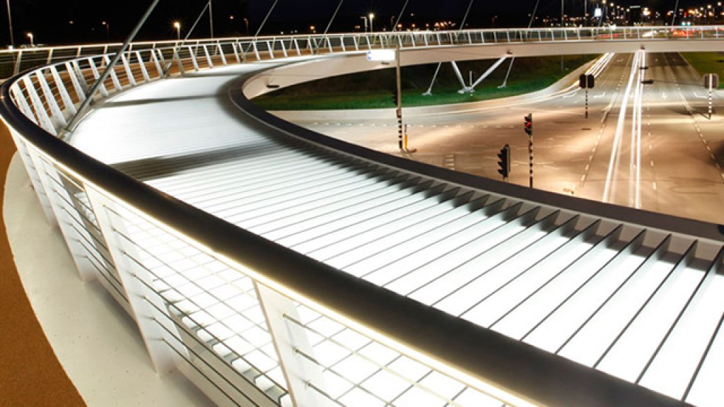 worlds-first-suspended-bicycle-roundabout-7