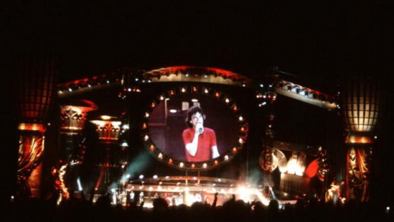 14. The Rolling Stones – Bridges to Babylon Tour – $274,000,000
През 1997-1998 г. Стоунс изкараха над 274 млн. долара, обикаляйки света.