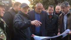 След като Бойко Борисов отново пристигна в Харманли, той се срещна с контактна група на протестиращите, водена от местния лидер на ВМРО Николай Георгиев. Исканията им са за затваряне на бежанския лагер.