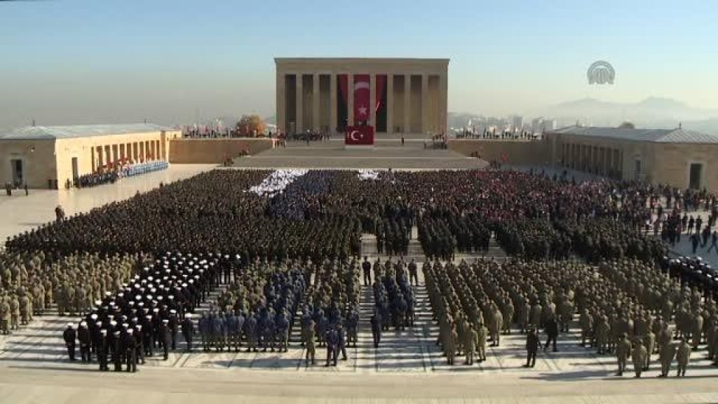 10-kasim-anitkabir-uzerinde-turk-yildizlari-v-6673080_x_o