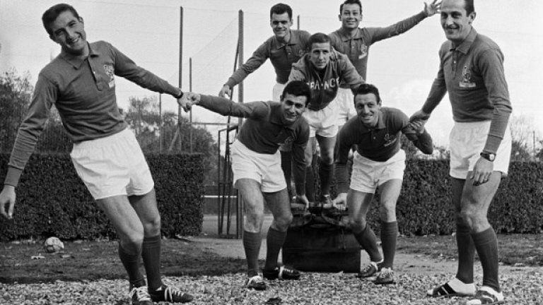 Франция 5-3 Португалия (11 ноември 1959 г.)
Да, това беше приятелска среща, но пък атмосферата съвсем не беше такава. Имаше и много голове. 48,000 пък на стадион „Ив дю Маноар“ се насладиха на уникална игра, а Жюст Фонтен не можеше да бъде спрян. Точно той беше вкарал 12 гола на Световното първенство година по-рано.