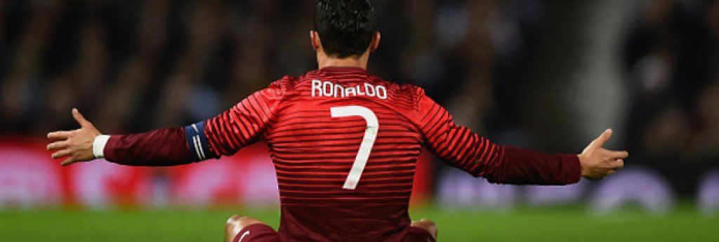 1. Кристиано Роналдо (Португалия)Разбира се. 9 гола в последните 8 мача за отбора му, като головата разлика на Реал с него на терена е +17.
Европейски шампион с решителния удар от дузпа на финала.Ние можем само да добавим, че както и преди Мондиал 2014, е контузен. Не очаквайте чудеса от него на европейското.