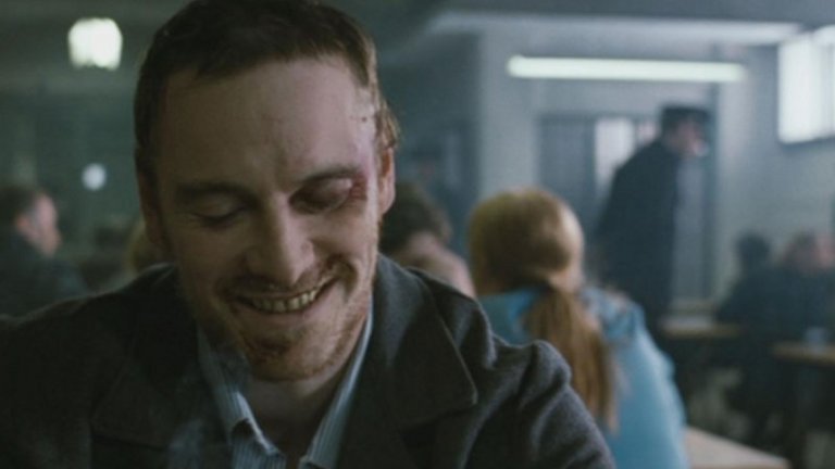 Hunger / "Глад" 
Първият проект, в който Майкъл Фасбендер си партнира с режисьора Стив Маккуин, е пробивът на актьора в голямото кино. Ролята на Боби Сандс, боец от Ирландската републиканска армия (ИРА), който организира затворническа гладна стачка през 1981 г. Истинското изпитание за един актьор е да влезе в духа на самия си герой по такъв начин, че да забавиш, че това е само игра. В случая на Боби Сандс и Майкъл Фастбендер това се получава по перфектен начин. И въпреки че филмът не се радва на голяма международна слава, определено си заслужава гледането.