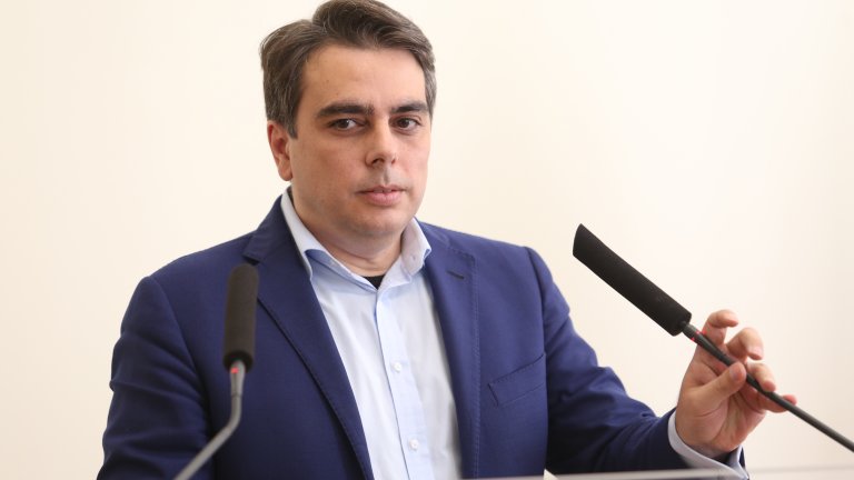 Помощта ще е за месеците от декември до март, обясни финансовият министър Асен Василев
