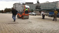 Появиха се и притеснения, че ремонтът на бул. "Цар Освободител" не е извършен качествено