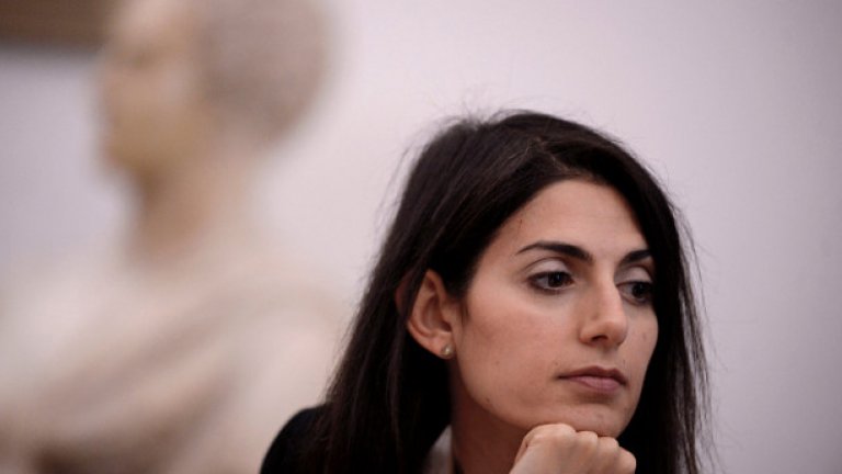 Тя дойде с големи надежди за обрат в разтърсвания от скандали и корупция Рим. Млада, красива и много амбициозна, в края на юни неизвестната никому преди това, 37-годишна адвокатка Вирджиния Раджи стана първата жена-кмет на Вечния град .