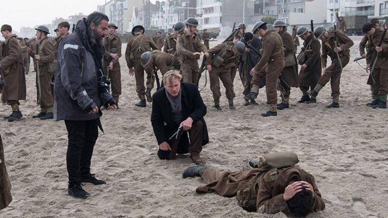 4. Кристофър Нолан, номиниран в категориите "Най-добър режисьор" и "Най-добър филм" за "Дюнкерк" (3 предходни номинации)
Още по-странно от това, че Андерсън не е печелил "Оскар" за най-добър режисьор е, че Нолан допреди тази година никога не е бил номиниран в тази категория. Той все пак стои зад някои от най-обичаните блокбъстъри за последното десетилетие. Но подобно на Стивън Спилбърг през 70-те и 80-те години, Академията сякаш мисли, че въодушевените ревюта и рекордите в бокс-офиса са напълно достатъчни за всеки популярен режисьор. И тук ситуацията е като с Андерсън – Нолан едва ли ще успее да победи дел Торо, но неговият зрелищен "Дюнкерк" може да бъде изненадващ победител в категорията за най-добър филм.
Наистина заслужаваше да спечели за: "Генезис" (Inception). Кой, освен Нолан, може да изкара 800 милиона долара в световен мащаб със сложно структуриран и философски провокативен научнофантастичен трилър? И защо Академията не оцени какво невероятно постижение беше това?