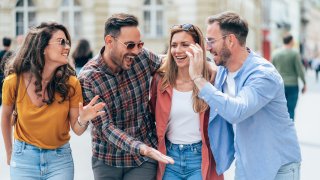 "Мразя приятелите ти!"