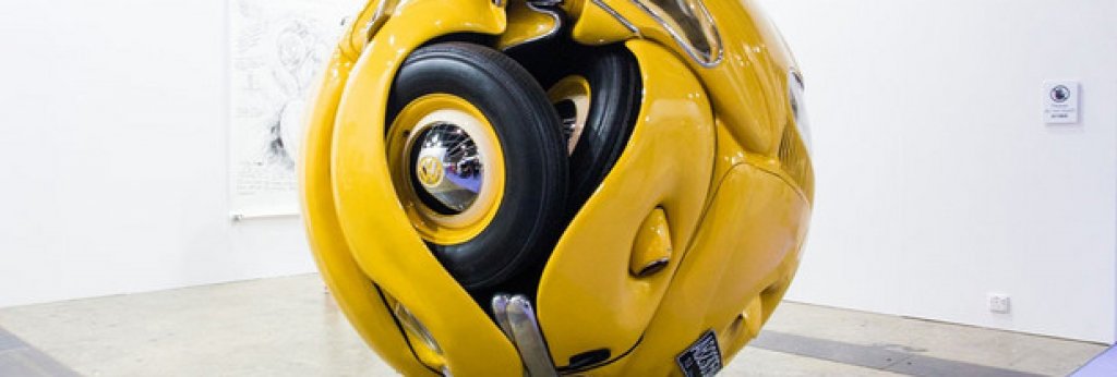 В центъра Art Basel в Хонг Конг може да видите този необикновен VW Beetle.