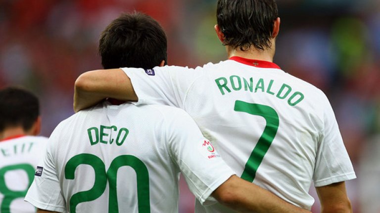 Деко беше съотборник на Кристиано Роналдо в националния отбор на Португалия. Двамата имат десетки мачове заедно на терена.