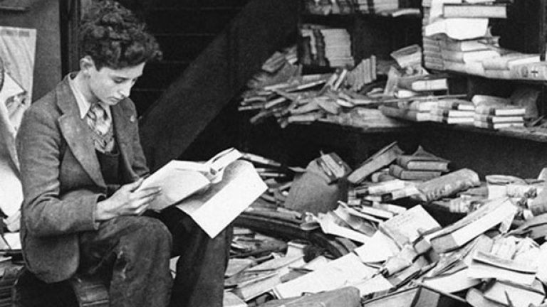 Книжарница в Лондон, разрушена от въздушно нападение, 1940 г.

