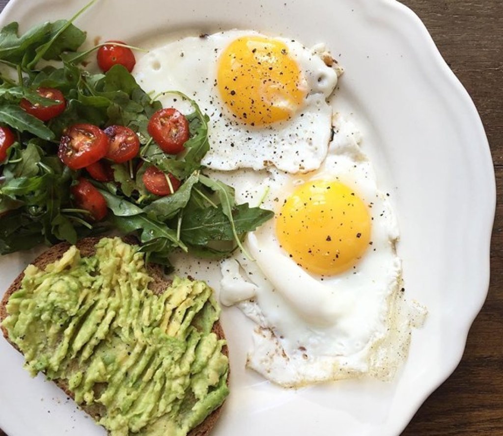 4. @thewholefooddiary – женена двойка, която просто споделя приключението си с храната и добре поддържаните си тела.