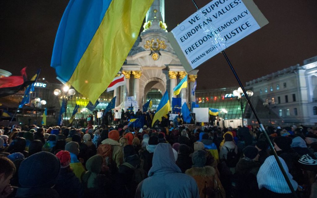 Thousands of Ukrainians are continuing to express support to eur