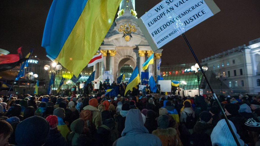 Thousands of Ukrainians are continuing to express support to eur