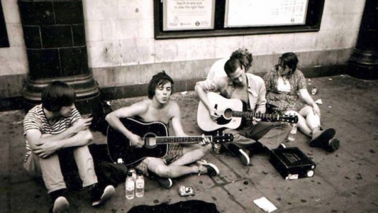 100 Fujifilm фотоапарати за еднократна употреба бяха разпределени сред бездомни хора. Снимка: Mark Brooks