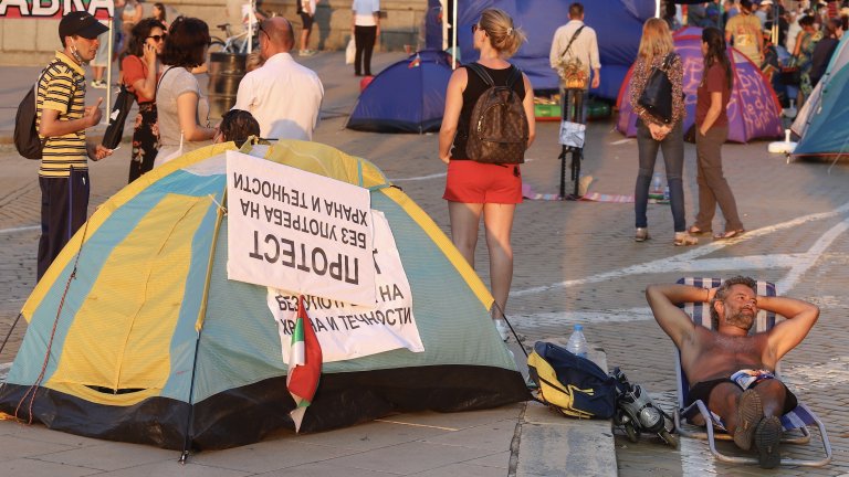 Антиправителствените протести продължават вече 27-и ден