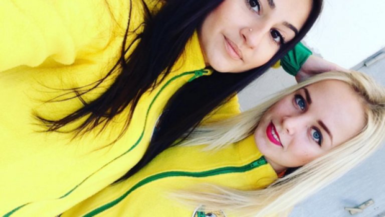 Снимката е качена в профила на Smelyanskaya Nastya в Инстаграм. Не е ясно кое от двете момичета е Настя, но няма и голямо значение...