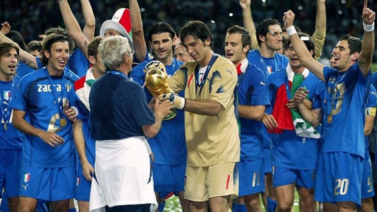 С изявите си той помогна на Италия да спечели за последно и най-големия трофей във футбола – Световната купа през 2006-а, когато „адзурите“ спечелиха финала с 5-3 на дузпи срещу Зидан и Франция.