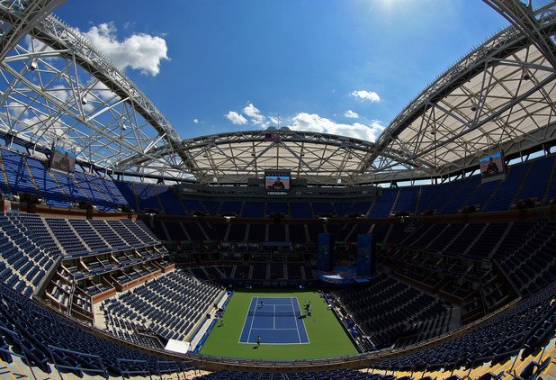 Покривът е готов да се разстели над централния корт. US Open има нова физиономия с него.