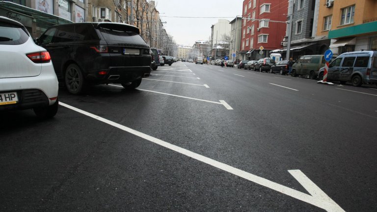 Голямото пространство, което в момента е заето от паркоместа, е предвидено за велоалея