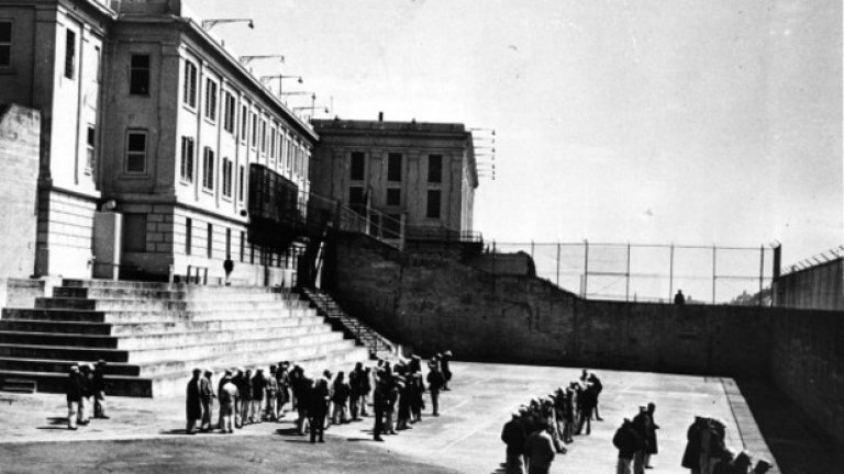 Затворници, 40-те години