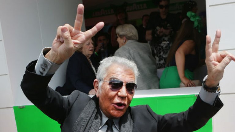 Той въвежда дънките с ресни и животинките щампи