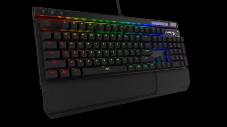 Да заблестиш като... клавиатура
HyperX е компания, която познаваме предимно като производител на памети, но всеки път, когато такъв външен играч навлезе в нишовия пазар на геймърските устройства, трябва да сме готови за изненади. Резултатът в случая е HyperX Alloy RGB - механична клавиатура с екстравагантна LED окраска, която може да бъде програмирана в 16 милиона цветни варианта. Основата на клавиатурата е метална за максимална стабилност, но в същото време размерите й са относително компактни. 
Ако обичате около вас да има светлини и атмосфера, HyperX Alloy RGB е добър начин да го постигнете, при това вероятно на по-приемлива цена от конкурентни модели на Razer. Клавиатурата се очаква през лятото, като засега цената й все още не е фиксирана. Вероятно е тя да бъде около 100 долара.