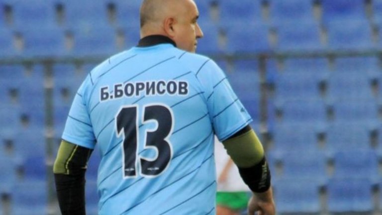 Бойко Борисов – ако чуете, че прякорът на премиера на терена е Любимец 13, да знаете, че не е (напълно) заради филма, а заради номера, с който играеше за „бистришките тигри“. Бойко и ГЕРБ обаче не успяха да стигнат до 13 поредни победи на избори, след като Цецка Цачева във вота за президент през 2016-а им съсипа перфектния рекорд.