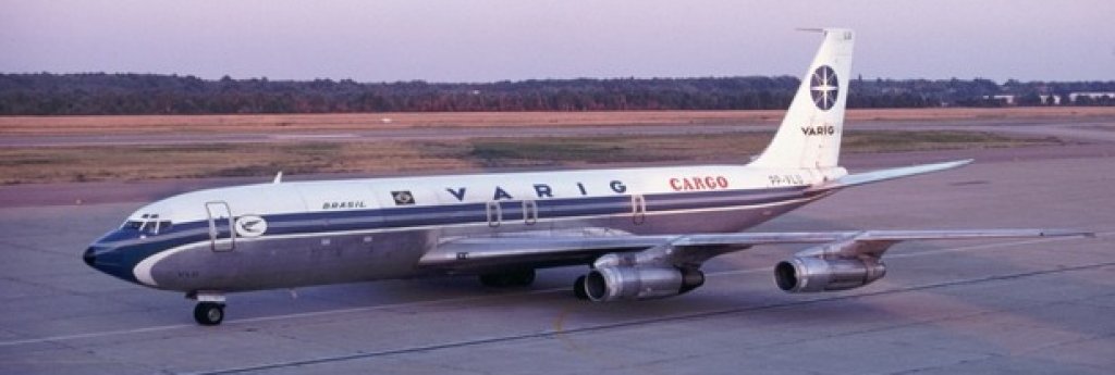 14. Изчезналите картини

На 30 януари 1979 г. от токийското летище Нирата излита товарен Boeing 707 на бразилската авиокомпания Varig. На борда се превозват 154 картини на нашумелия бразилски художник от японски произход Манабу Мабе, които са застраховани за $1,24 млн. (близо $4 млн. днес). 

30 минути след излитането самолетът изчезва от радарите.
Не са открити останки от самолета и шестчленния екипаж. 
Спекулира се за взривна декомпресия на борда, но няма никакви реални доказателства за това. Интересно е, че командирът на полета оцелява при тежка катастрофа шест години по-рано.