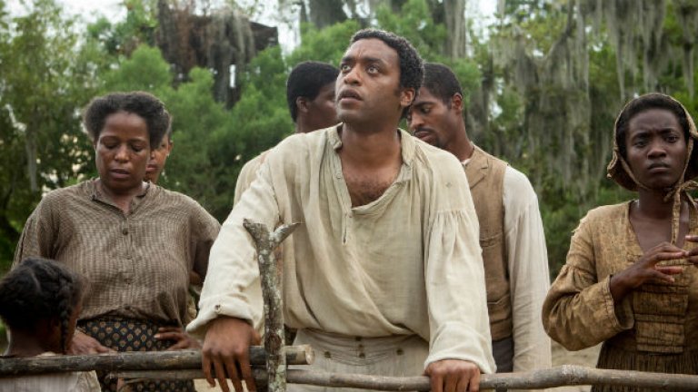 Историческата картина е допълнена с електронен саундтрак от светилото Ханс Цимер, който добавя още един пласт към цялостното сетивно преживяване