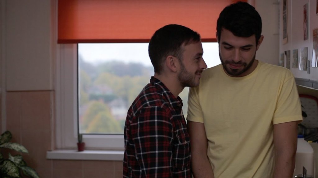 \"Уикенд\" (Weekend, 2011)
Нищо претруфено и преекспонирано. Обикновена ситуация. Реални хора. Реална ситуация, в която всеки средностатистически човек попада. Барове и клубове. Забивки. Секс за една нощ. Но понякога нещата преминават границата въпре