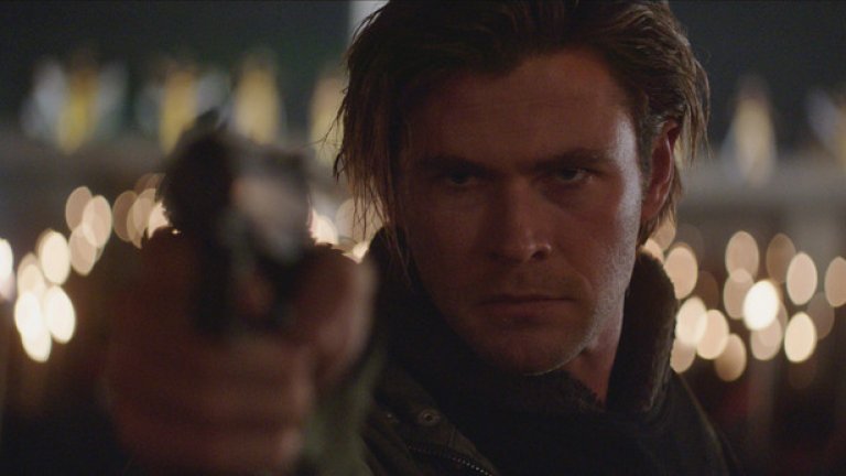 Хемсуърт ще стреля, ще спасява кораби и жени чак до 2017-та година. Когато затвърди статуса си на екшън-звезда, туку виж е минал и към "сериозното" кино