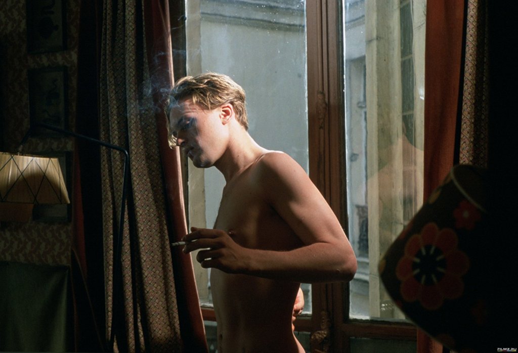 \"Мечтатели\" (The Dreamers, 2004)
Несъмнено най-доброто от режисьора пред този век. Филмът на Бернардо Бертолучи с Майкъл Пит, Ева Грийн и Луи Гарел е толкова нередно еротичен, че само споменаването на заглавието му може да ви накара да се изчер