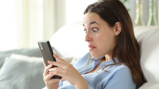 Да си на 40 и мейлът ти да е qkpi4aga или palavata_liulin4anka не върви много