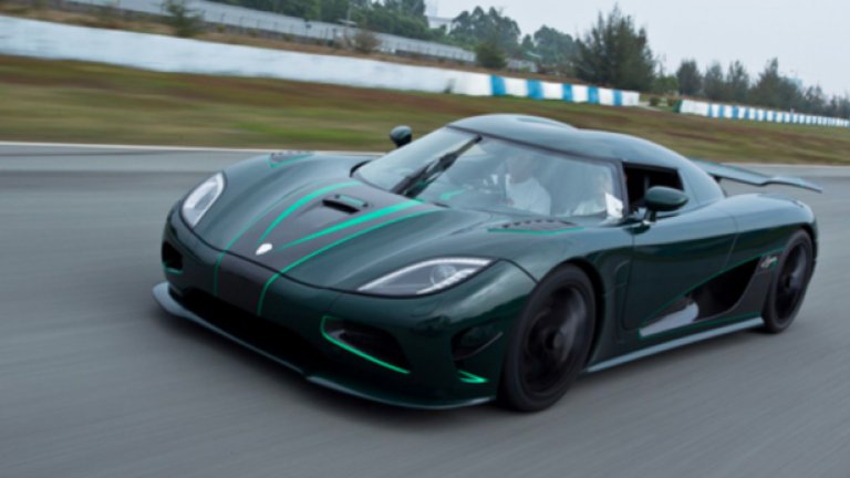 Koenigsegg Agera S
Шведската компания започна да доставя Agera S на клиентите си в края на 2013, а чакането си струваше – 5-литров V8 мотор с две турбини и мощност 1030 конски сили. 2,9 секунди за спринта от 0 до 100 км/ч. Тук се спираме на „по-масовия” вариант на производството, тъй като е налице и по-сериозно предложение One:1 – 1400 конски сили на 1400 килограма тегло на автомобила.
Цена: 1,52 милиона долара