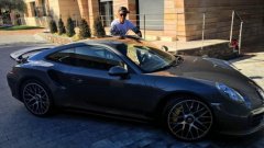 Кристиано Роналдо и новият му спортен автомобил