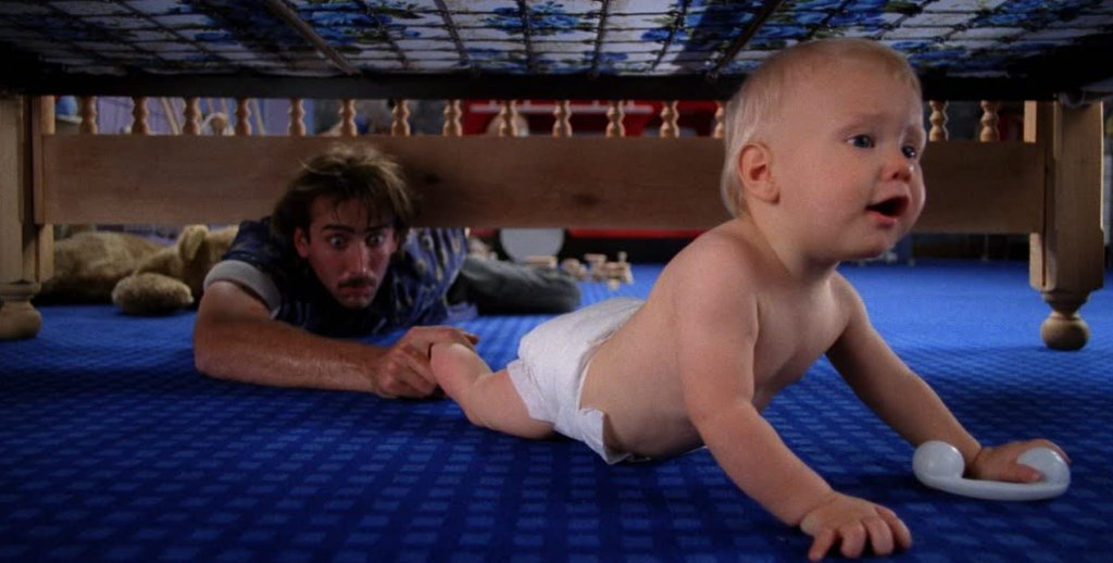 Raising Arizona/ "Да отгледаш Аризона"
Връщаме се обратно в доброто старо време, когато Никълъс Кейдж подбираше ролите си и все още не бе започнал да си купува средновековни замъци в Европа. Raising Arizona представлява една шантава история за бивша полицайка и крадец рецидивист, които не могат да имат деца и затова решават да отвлекат за себе си бебето на местен бизнес магнат.