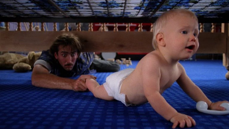 Raising Arizona/ "Да отгледаш Аризона"
Връщаме се обратно в доброто старо време, когато Никълъс Кейдж подбираше ролите си и все още не бе започнал да си купува средновековни замъци в Европа. Raising Arizona представлява една шантава история за бивша полицайка и крадец рецидивист, които не могат да имат деца и затова решават да отвлекат за себе си бебето на местен бизнес магнат.